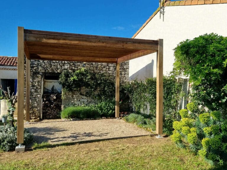 Pergola Korniche avec tasseaux en situation chez un client